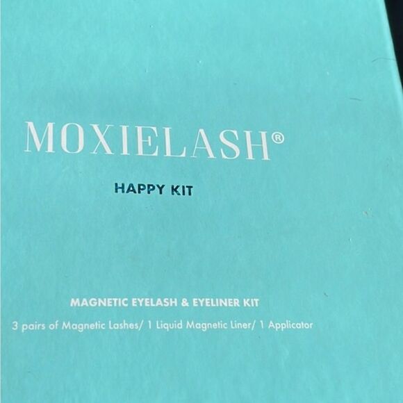 “Happy Kit” by MoxieLash with 30 count Magnetic eyeliner removal swabs - Picture 3 of 8